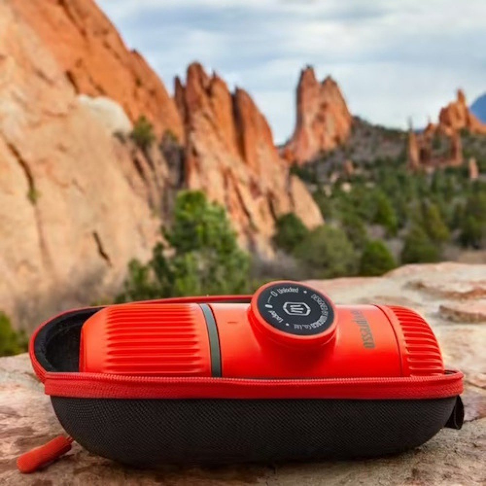 Еспресо-кавоварка портативна Wacaco Nanopresso червона з чохлом