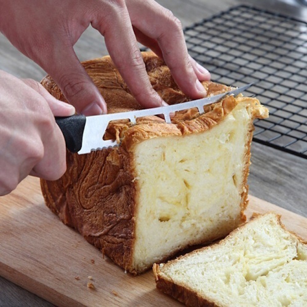 Ніж кухонний Victorinox Swiss Classic Butter Cream Cheese лезо 13 см 6.7863.13B